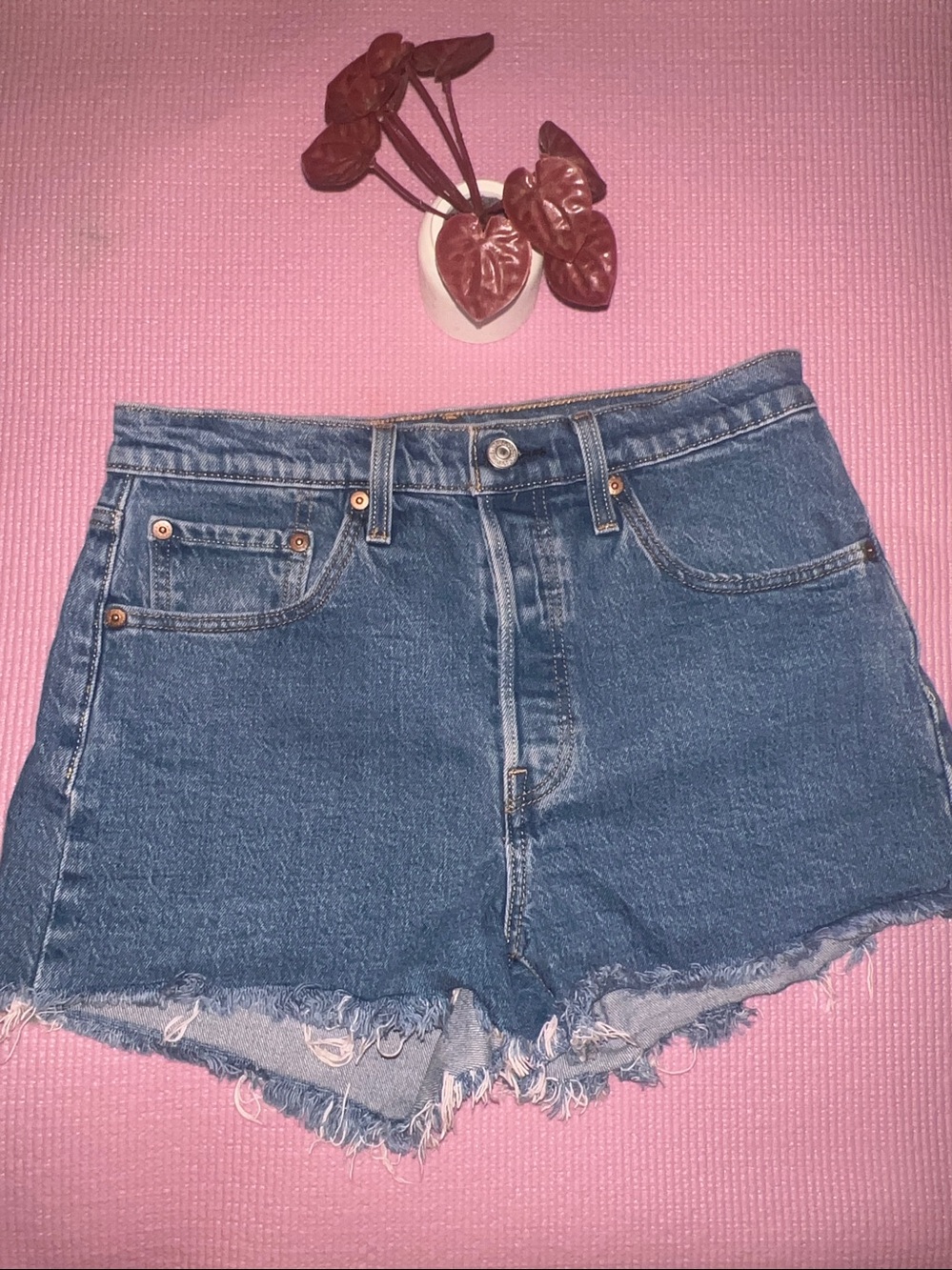❤️💕Levi's High-Rise Frayed Hem Denim Shorts - Blue